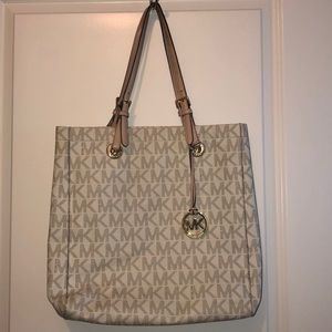 Michael Kors Tote!